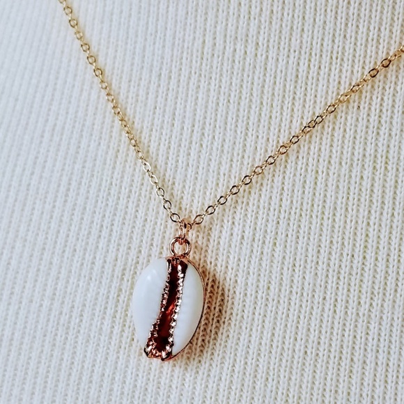 Cowie Shell Rose Gold 14k on 14K Gold Chain NEW - Picture 5 of 5